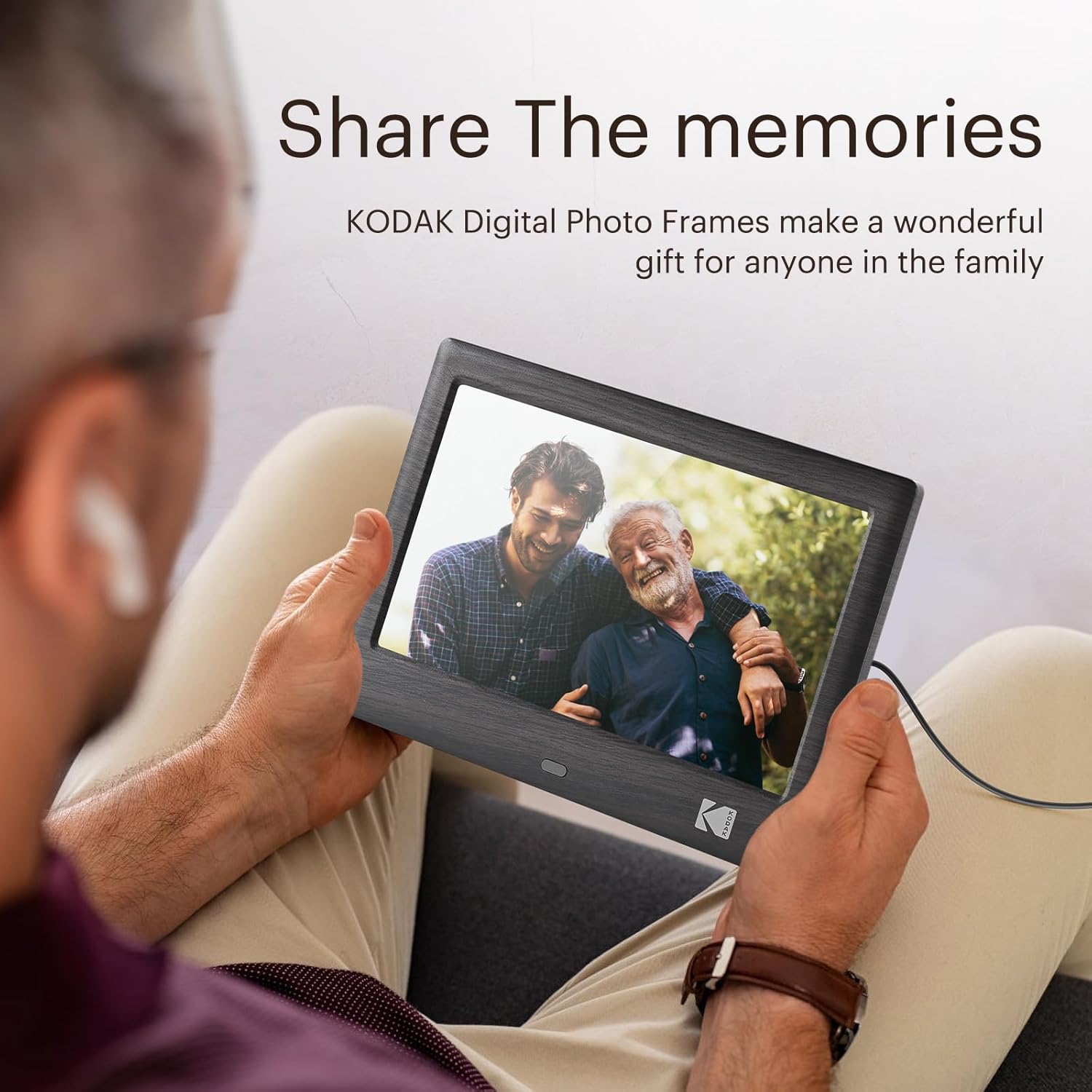 KODAK 7 Inch Wood Digital Picture Frame with Remote Control RDPF-708C